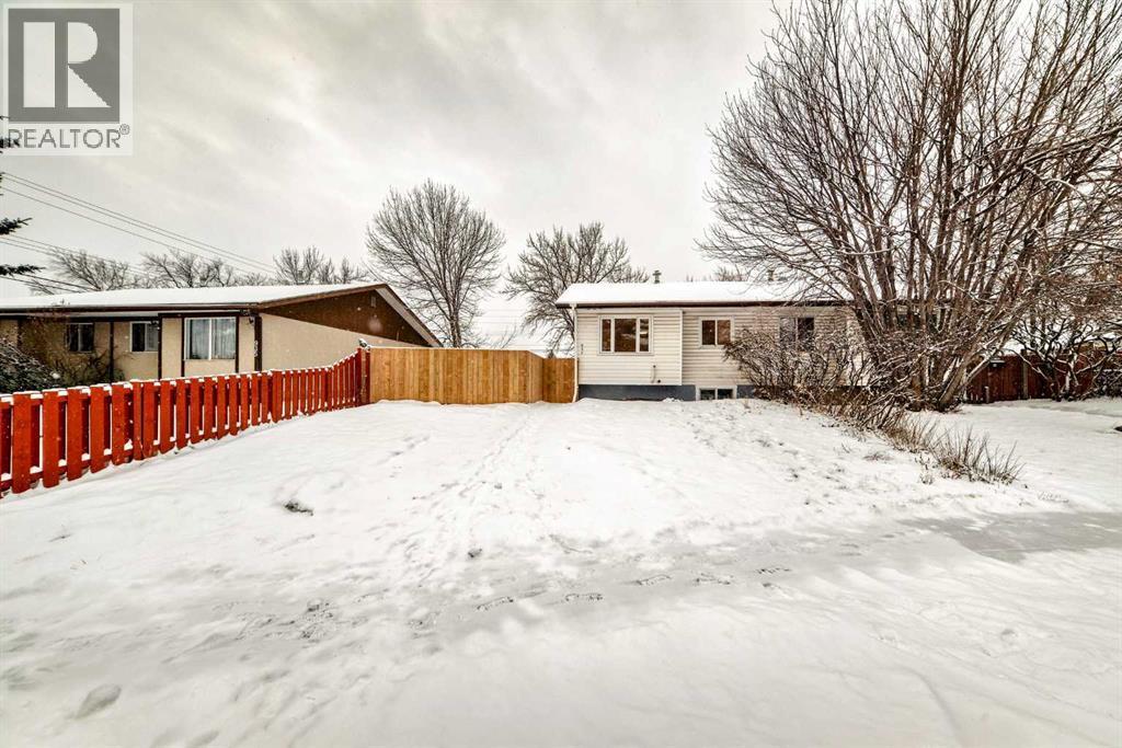 937 Marcombe Drive Ne, Calgary, AB - Outdoor