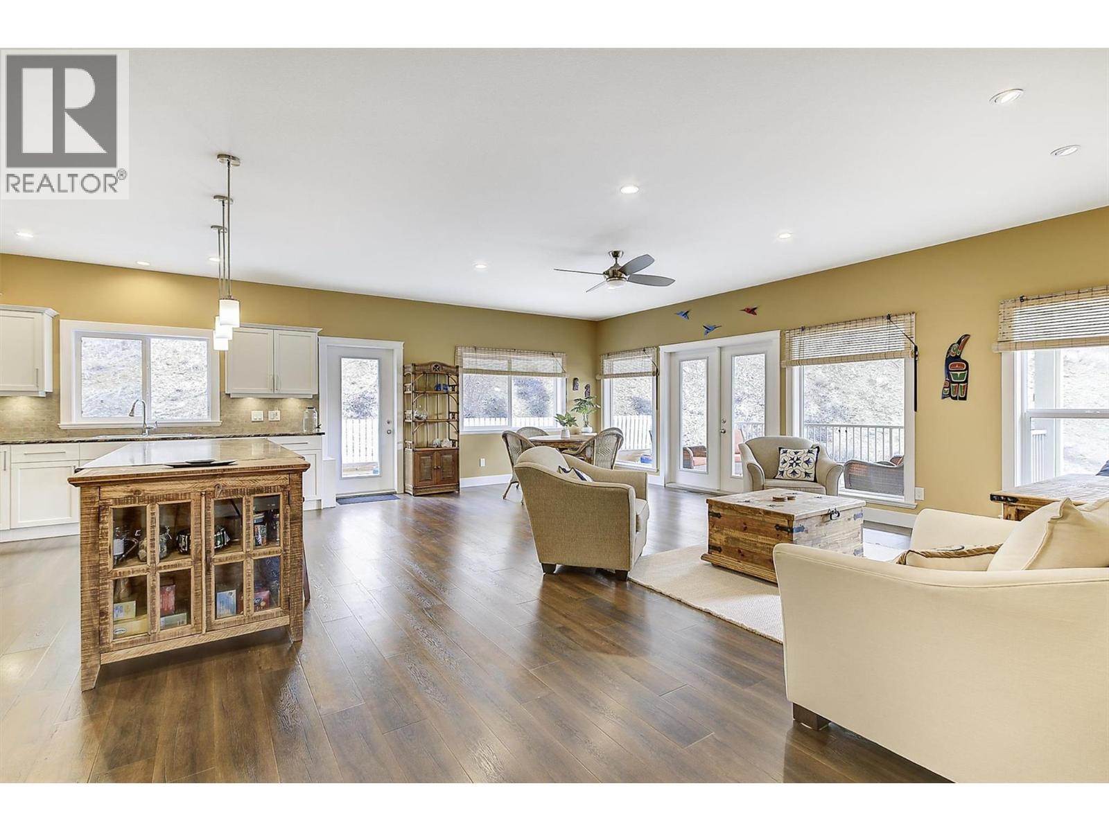 8011 Pierre Drive, Summerland, BC - Indoor Photo Showing Living Room