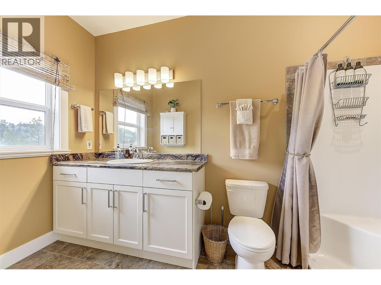 8011 Pierre Drive, Summerland, BC - Indoor Photo Showing Bathroom