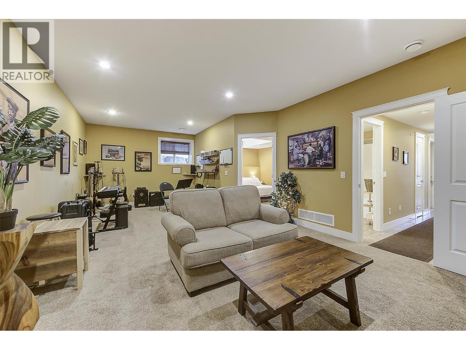 8011 Pierre Drive, Summerland, BC - Indoor