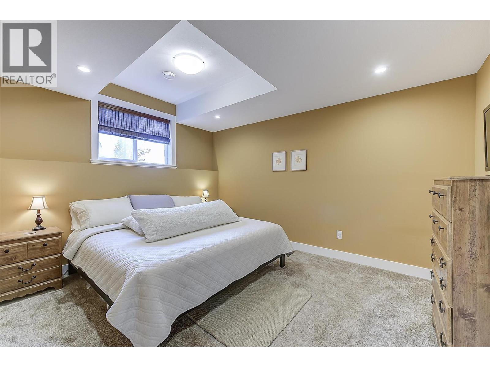 8011 Pierre Drive, Summerland, BC - Indoor Photo Showing Bedroom