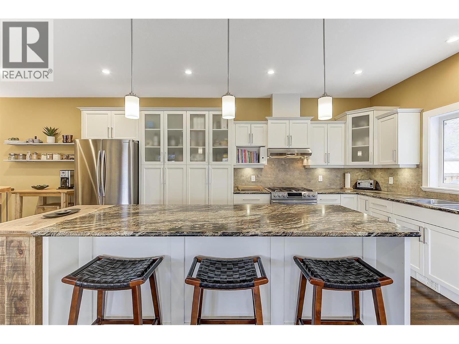 8011 Pierre Drive, Summerland, BC - Indoor Photo Showing Kitchen With Upgraded Kitchen
