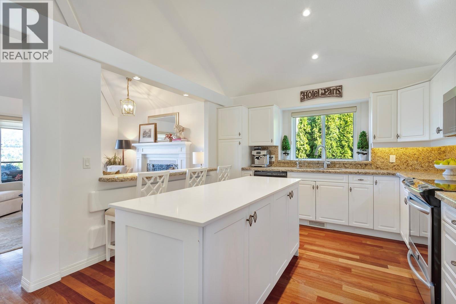 3482 Ridge Boulevard, West Kelowna, BC - Indoor Photo Showing Kitchen