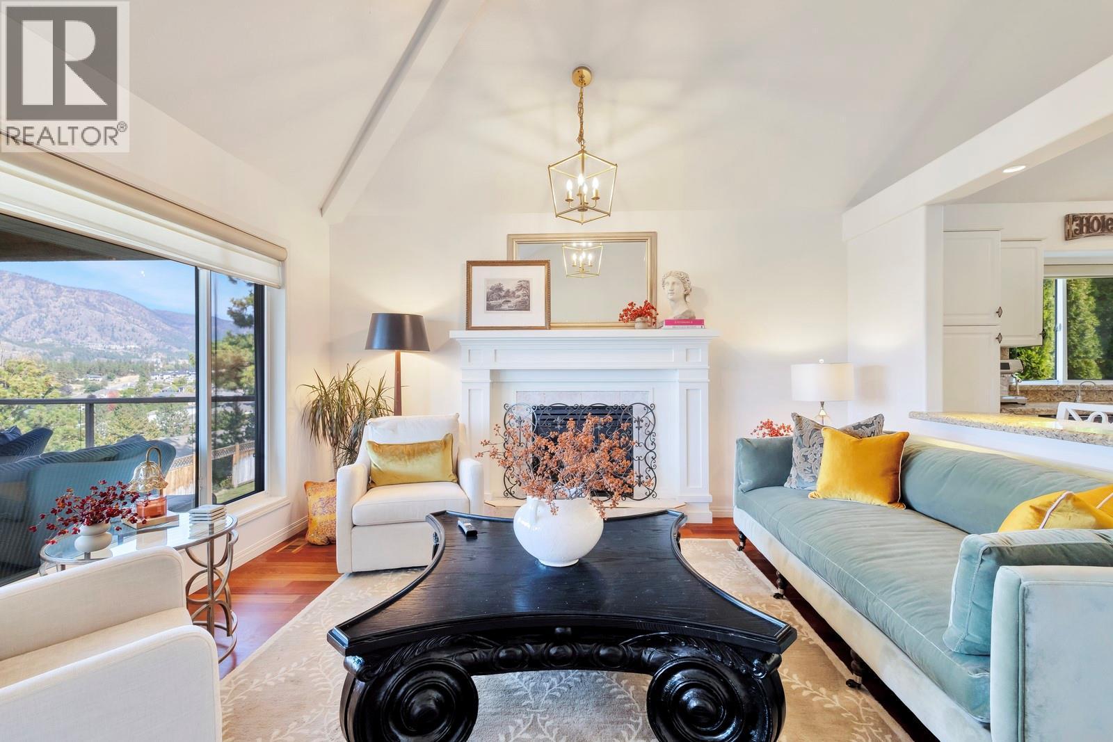 3482 Ridge Boulevard, West Kelowna, BC - Indoor Photo Showing Living Room With Fireplace
