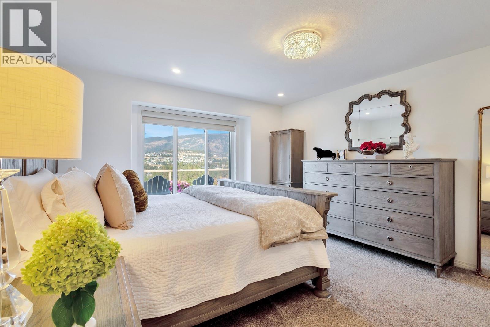 3482 Ridge Boulevard, West Kelowna, BC - Indoor Photo Showing Bedroom