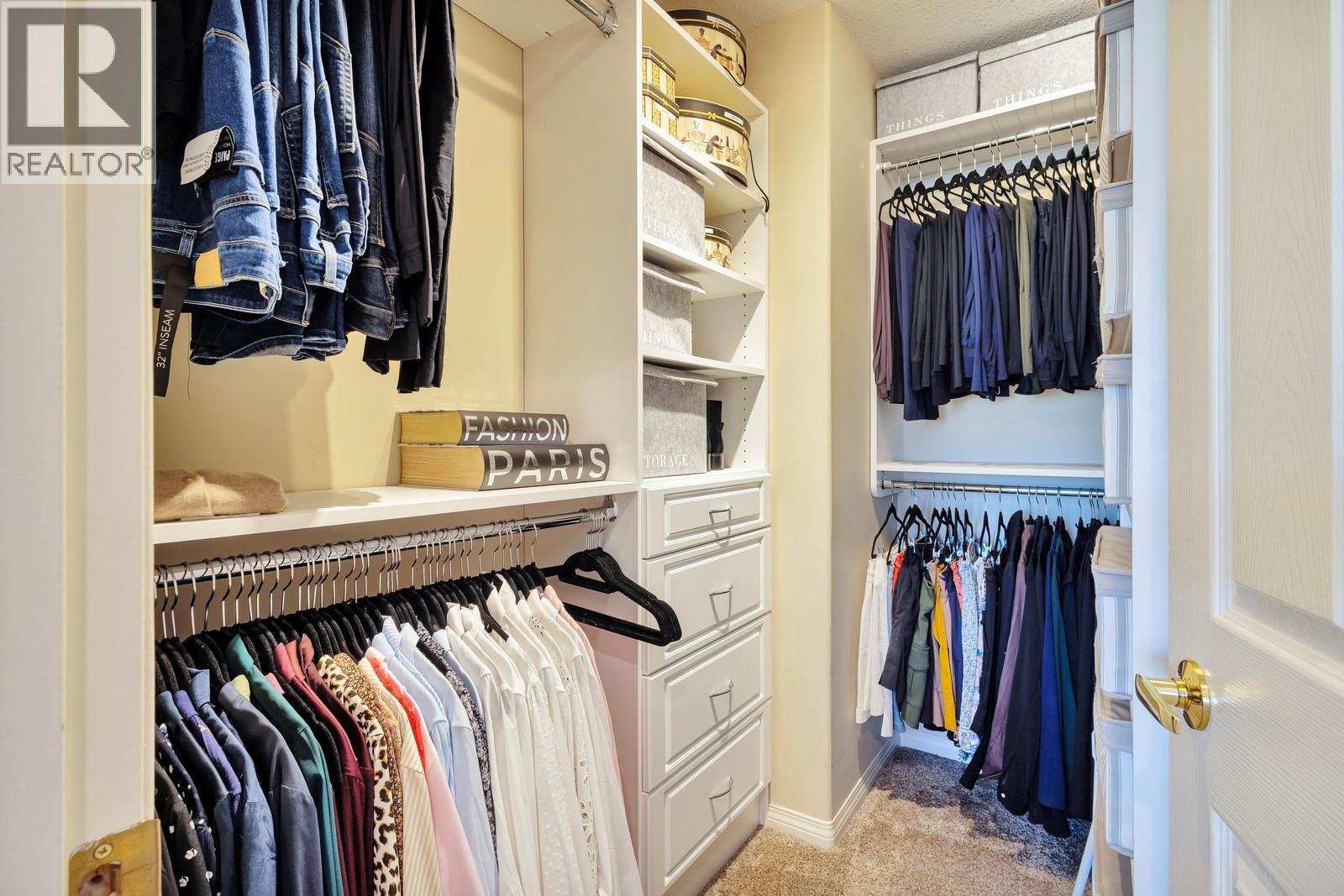 3482 Ridge Boulevard, West Kelowna, BC - Indoor With Storage