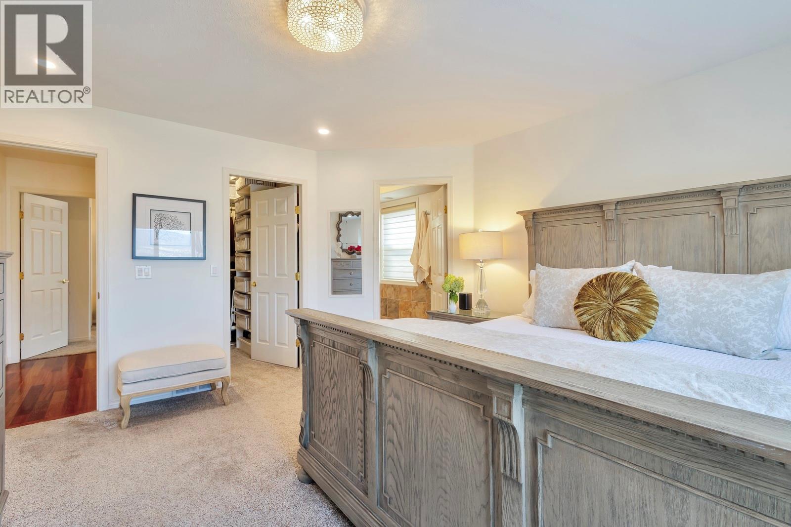 3482 Ridge Boulevard, West Kelowna, BC - Indoor Photo Showing Bedroom