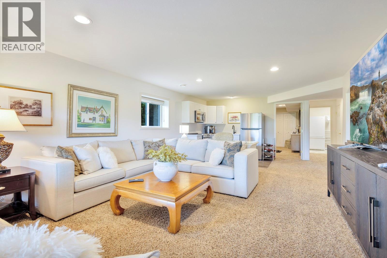 3482 Ridge Boulevard, West Kelowna, BC - Indoor Photo Showing Living Room