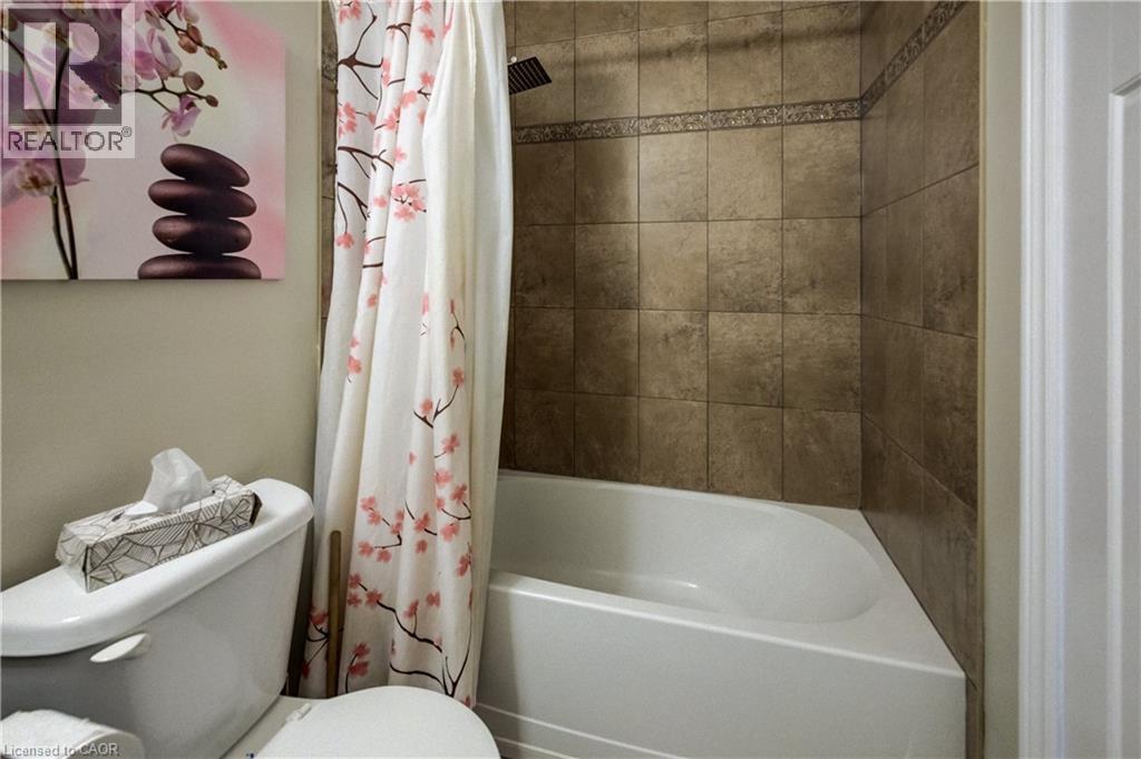 1444 Dunkirk Avenue, Woodstock, ON - Indoor Photo Showing Bathroom