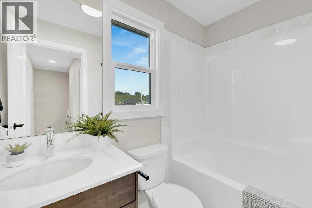 13 Gray Close, Sylvan Lake, AB - Indoor Photo Showing Bathroom