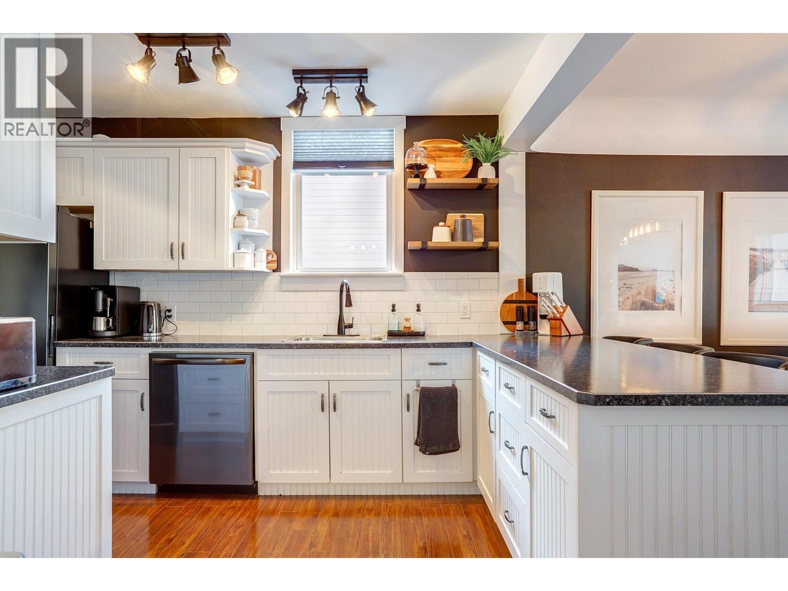 2245 Shuswap Avenue, Lumby, BC - Indoor Photo Showing Kitchen
