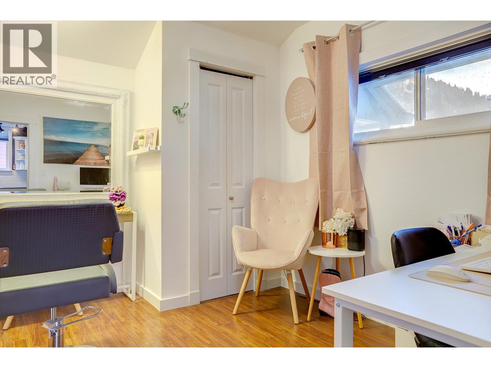 2245 Shuswap Avenue, Lumby, BC - Indoor