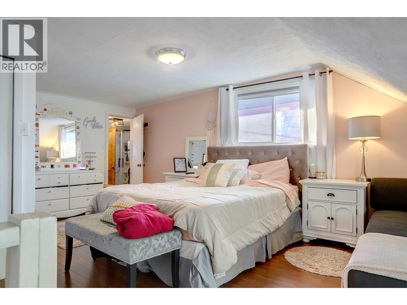 2245 Shuswap Avenue, Lumby, BC - Indoor Photo Showing Bedroom