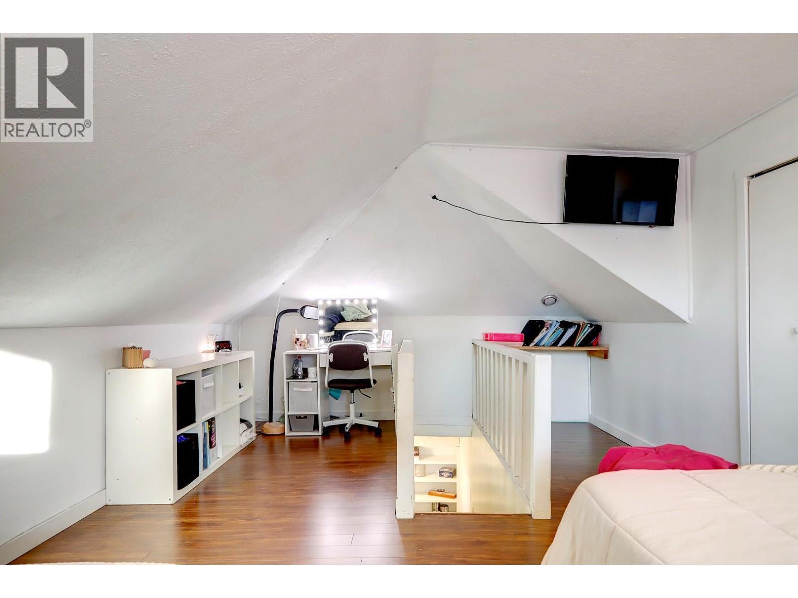 2245 Shuswap Avenue, Lumby, BC - Indoor Photo Showing Other Room