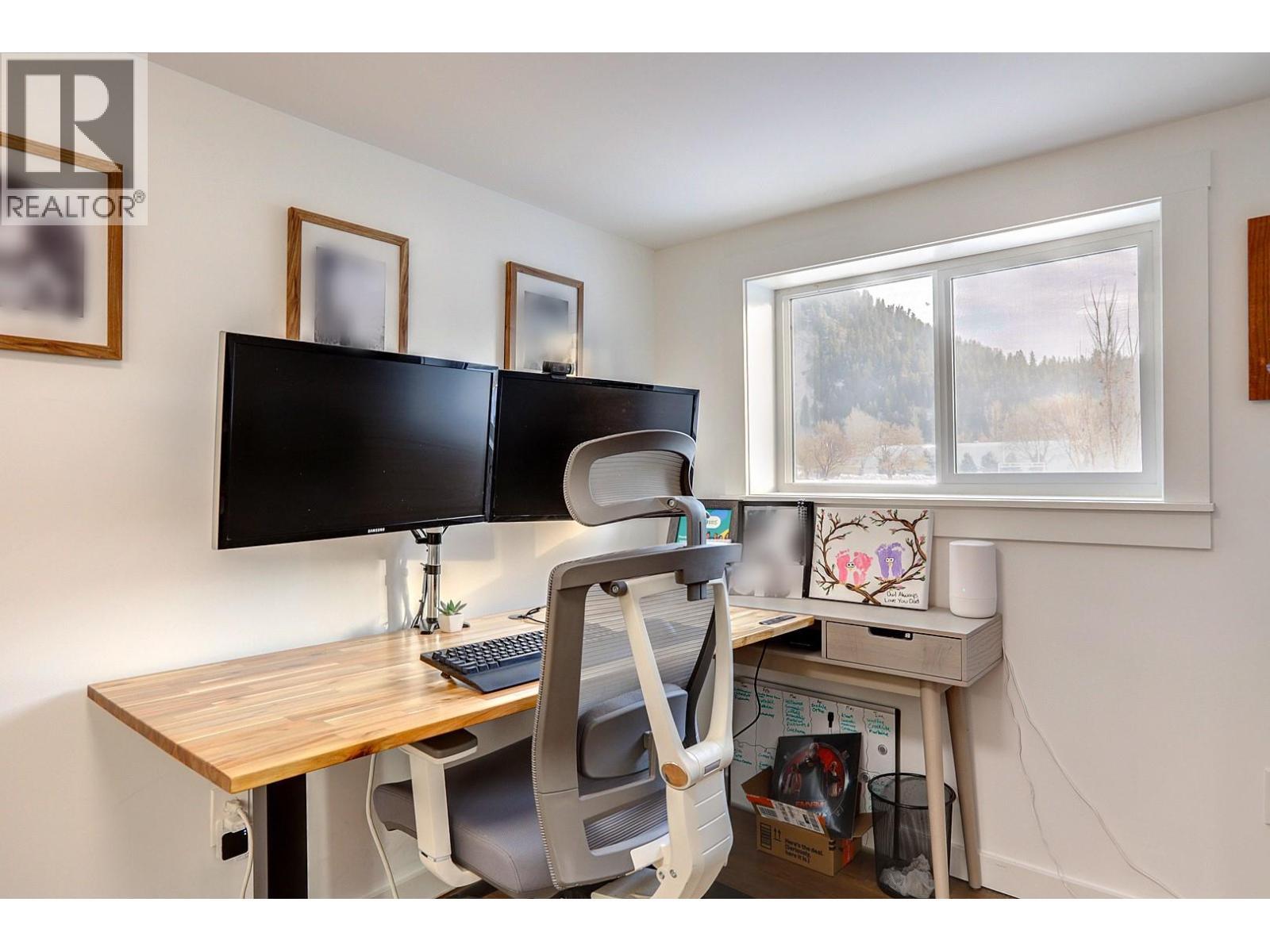 2245 Shuswap Avenue, Lumby, BC - Indoor Photo Showing Office