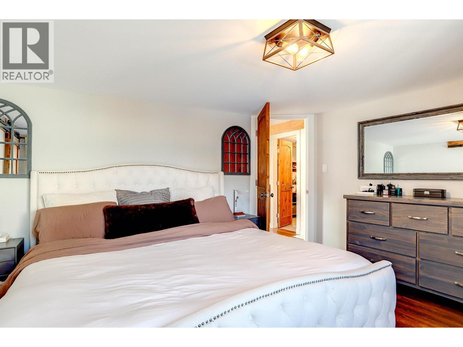 2245 Shuswap Avenue, Lumby, BC - Indoor Photo Showing Bedroom