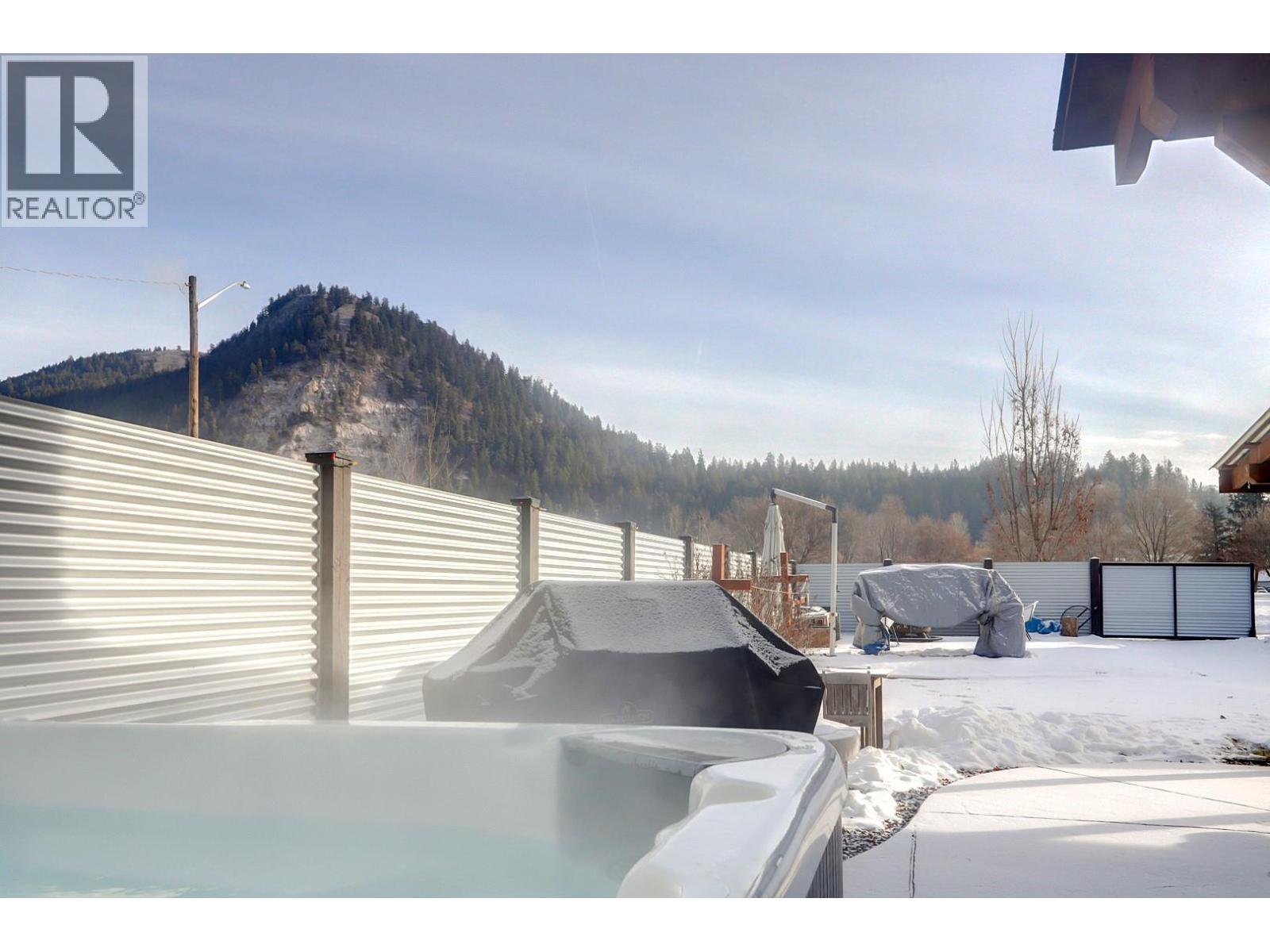 2245 Shuswap Avenue, Lumby, BC - Outdoor