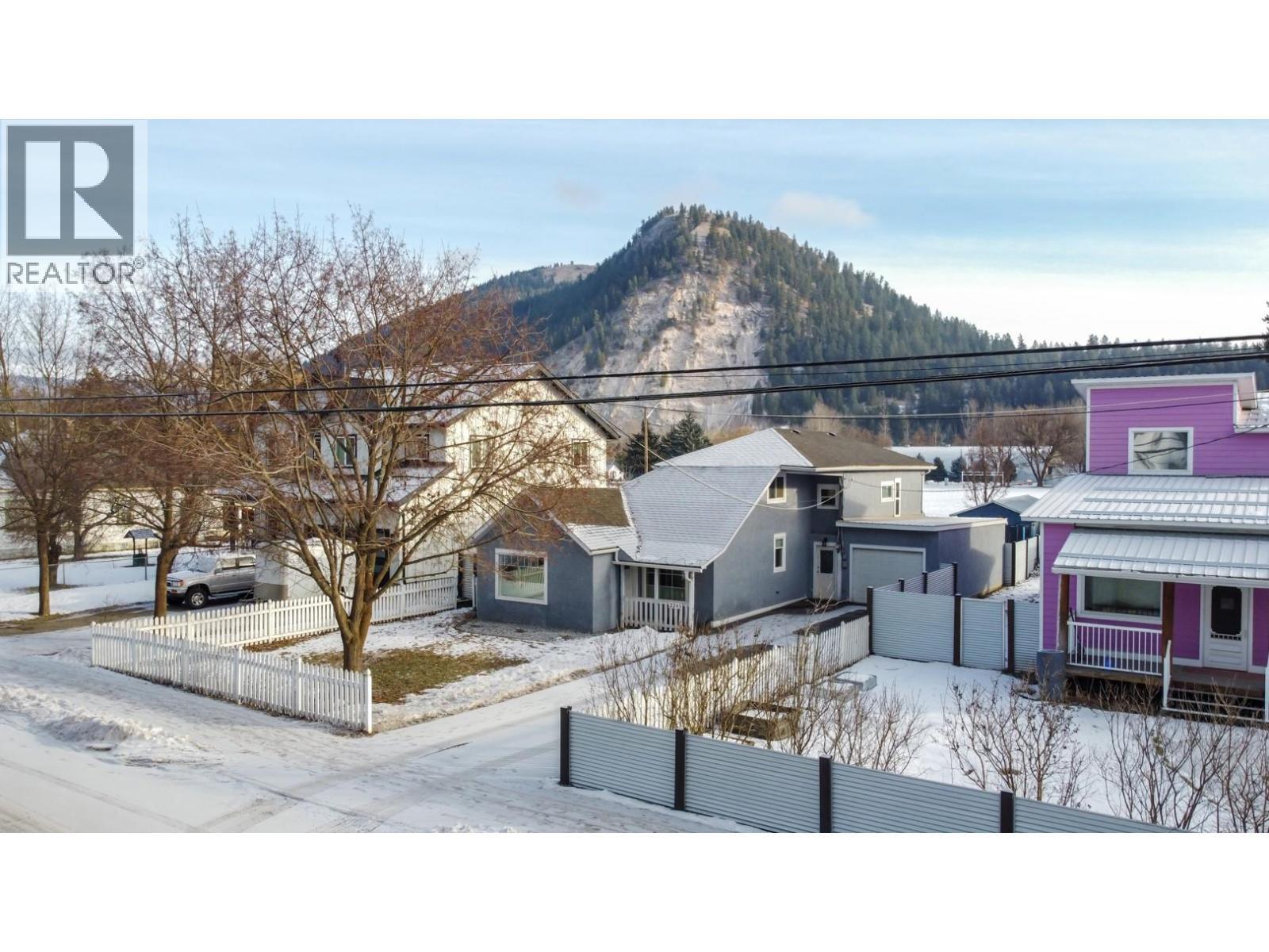 2245 Shuswap Avenue, Lumby, BC - Outdoor