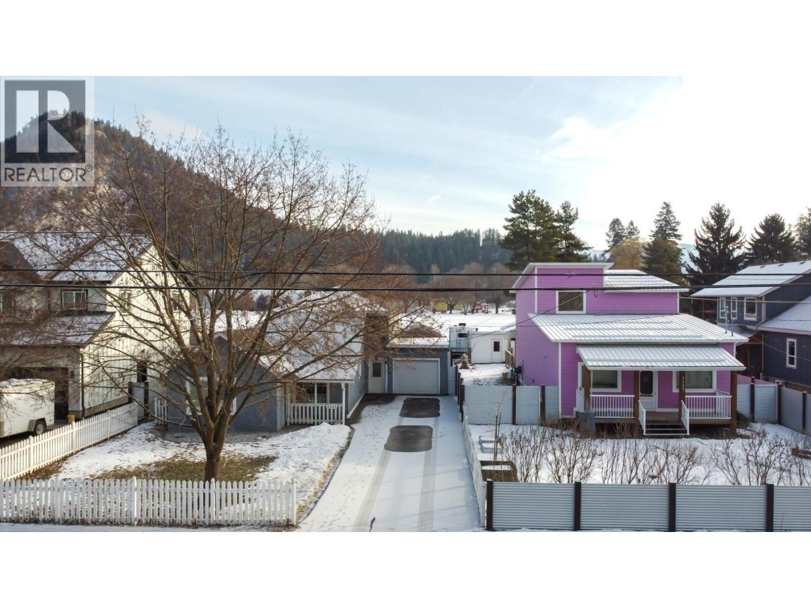 2245 Shuswap Avenue, Lumby, BC - Outdoor