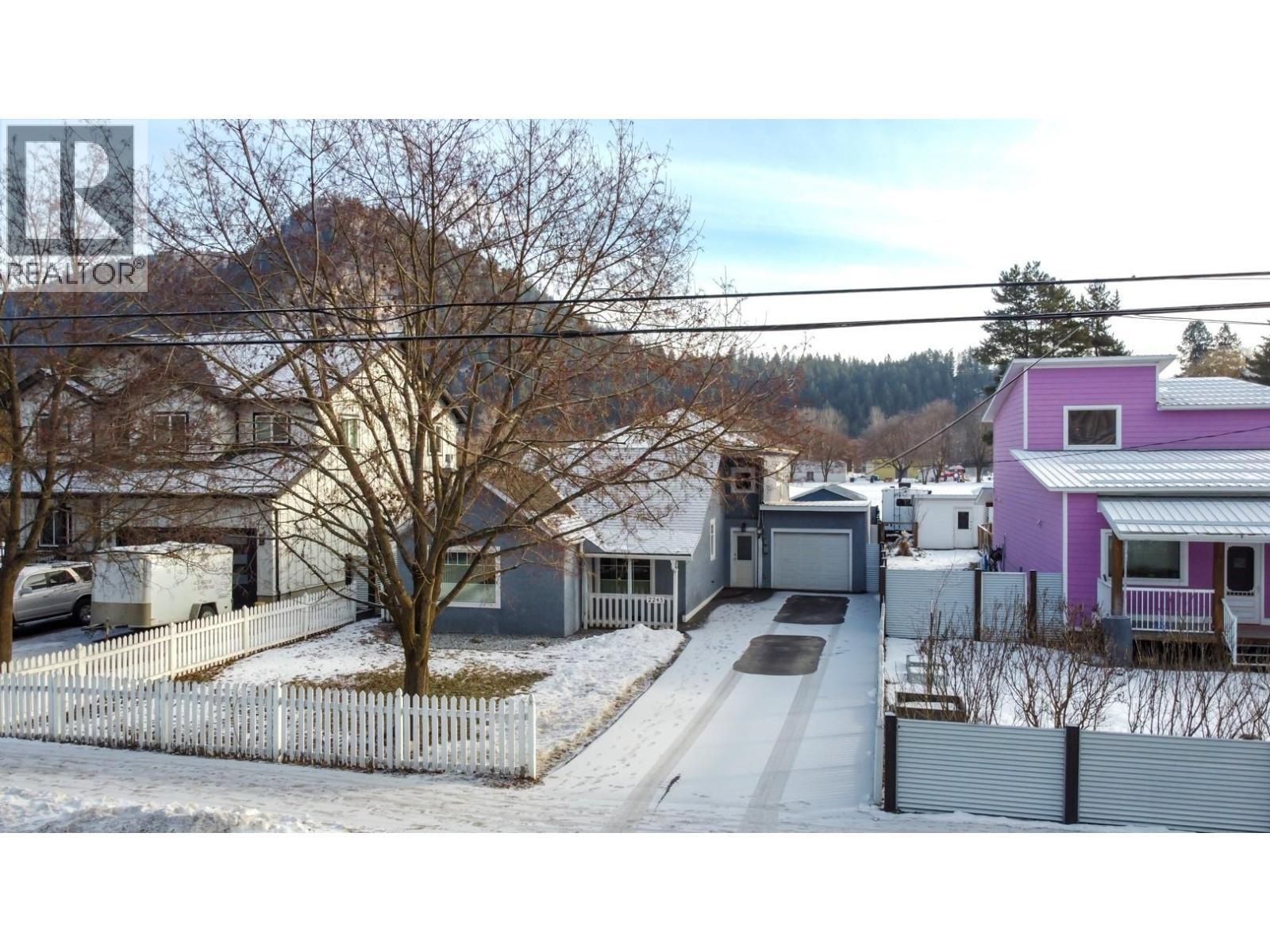 2245 Shuswap Avenue, Lumby, BC - Outdoor