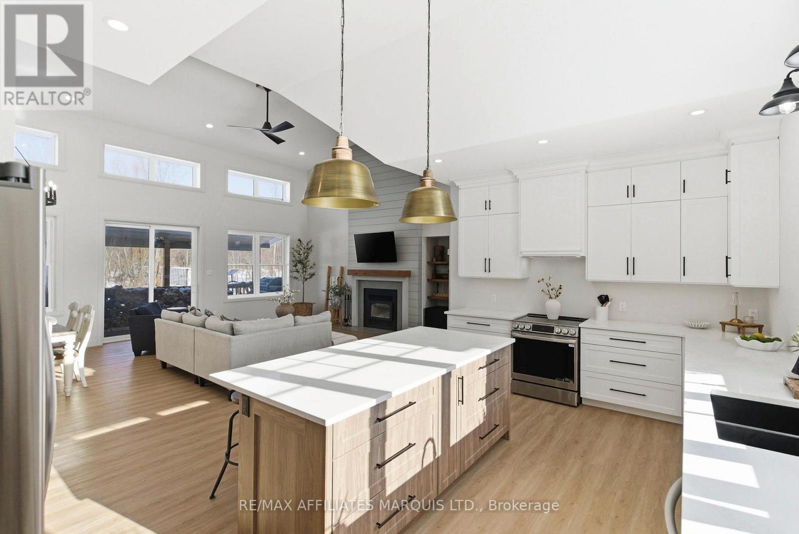 16119 Eamer Road, South Stormont, ON - Indoor Photo Showing Kitchen With Upgraded Kitchen