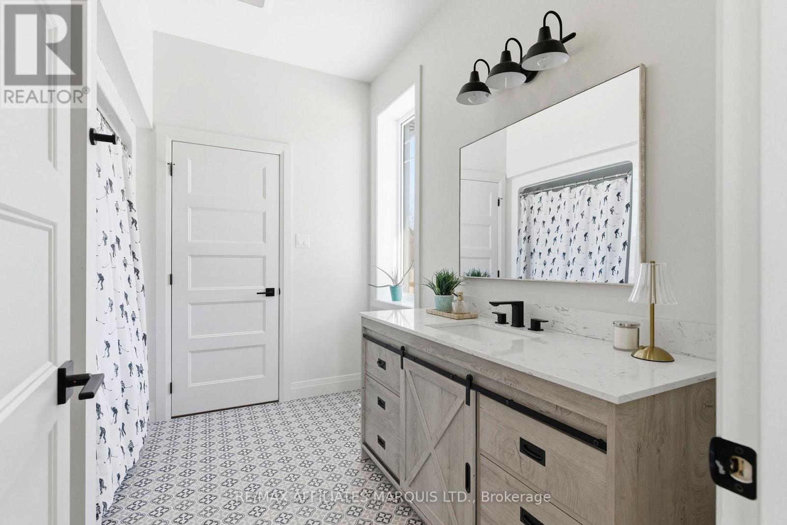 16119 Eamer Road, South Stormont, ON - Indoor