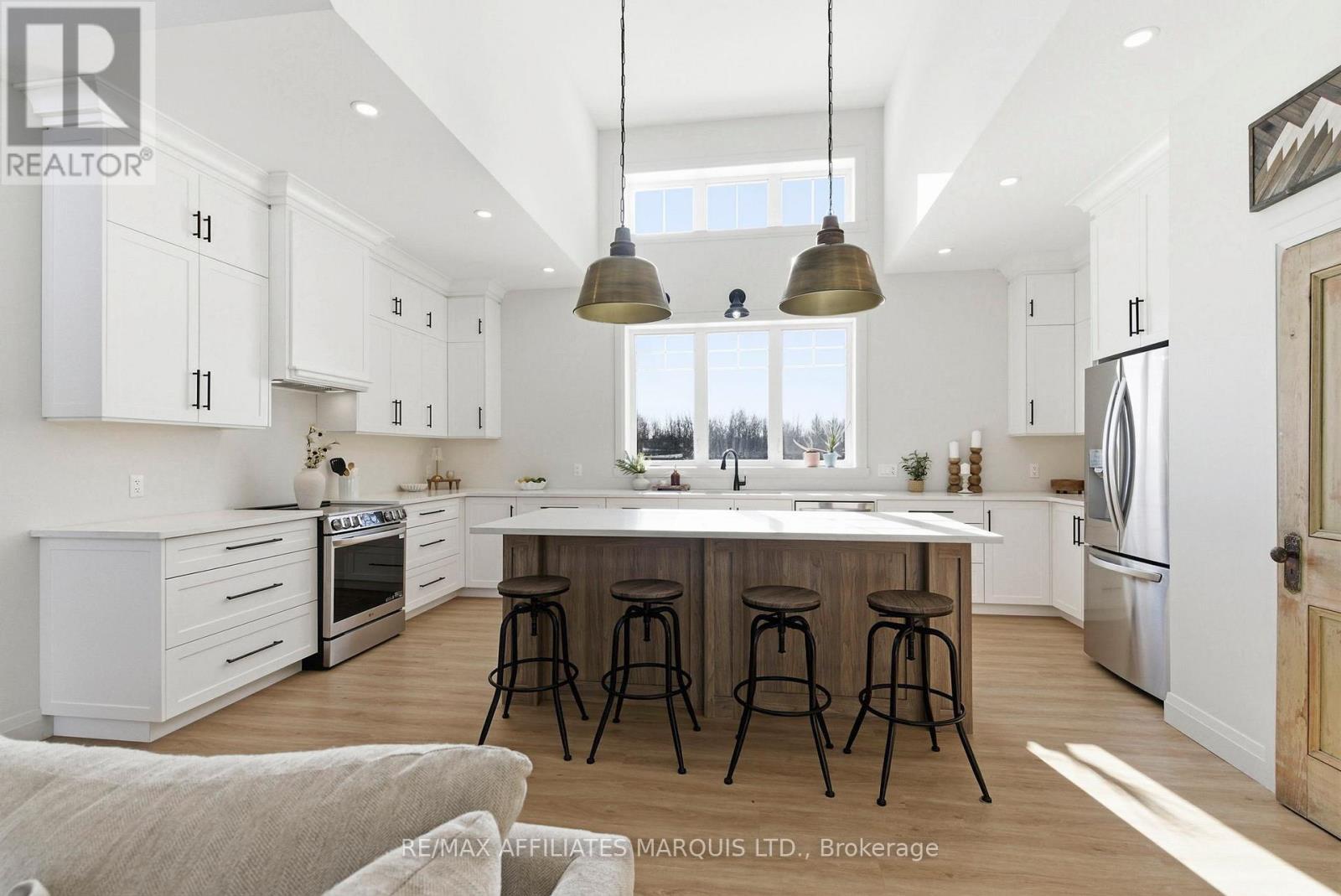 16119 Eamer Road, South Stormont, ON - Indoor Photo Showing Kitchen With Upgraded Kitchen