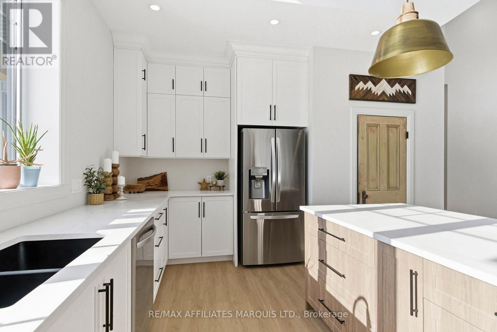 16119 Eamer Road, South Stormont, ON - Indoor Photo Showing Kitchen With Double Sink
