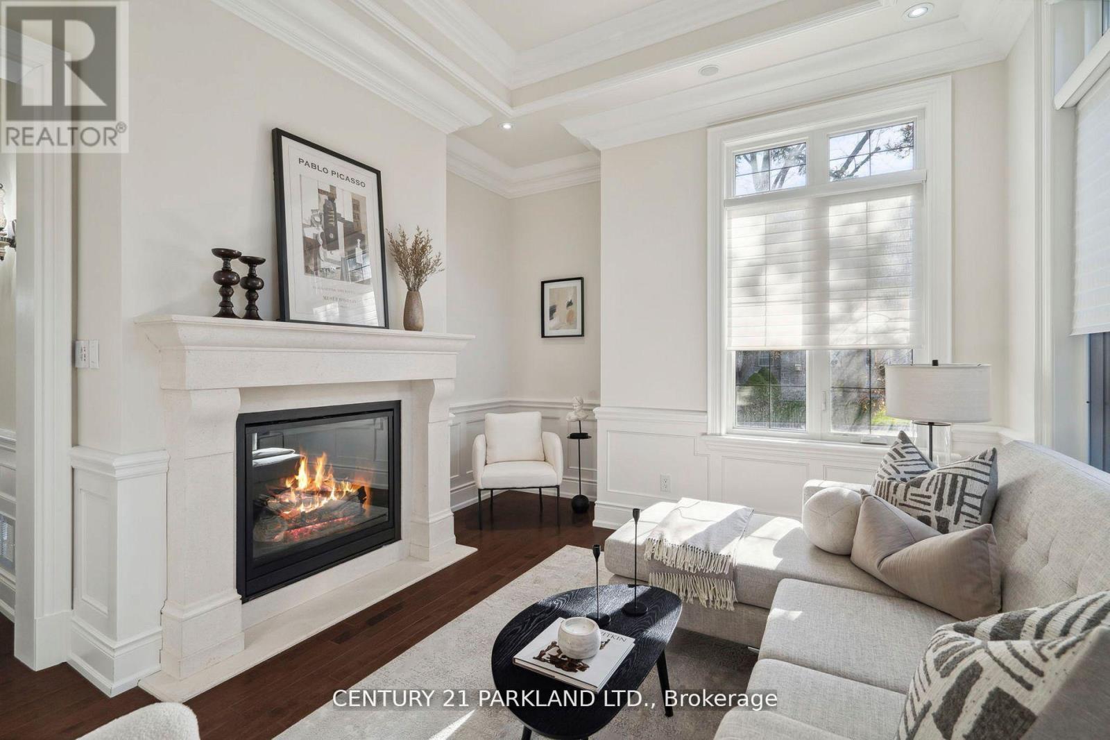 337 Kingsdale Avenue, Toronto, ON - Indoor Photo Showing Living Room With Fireplace