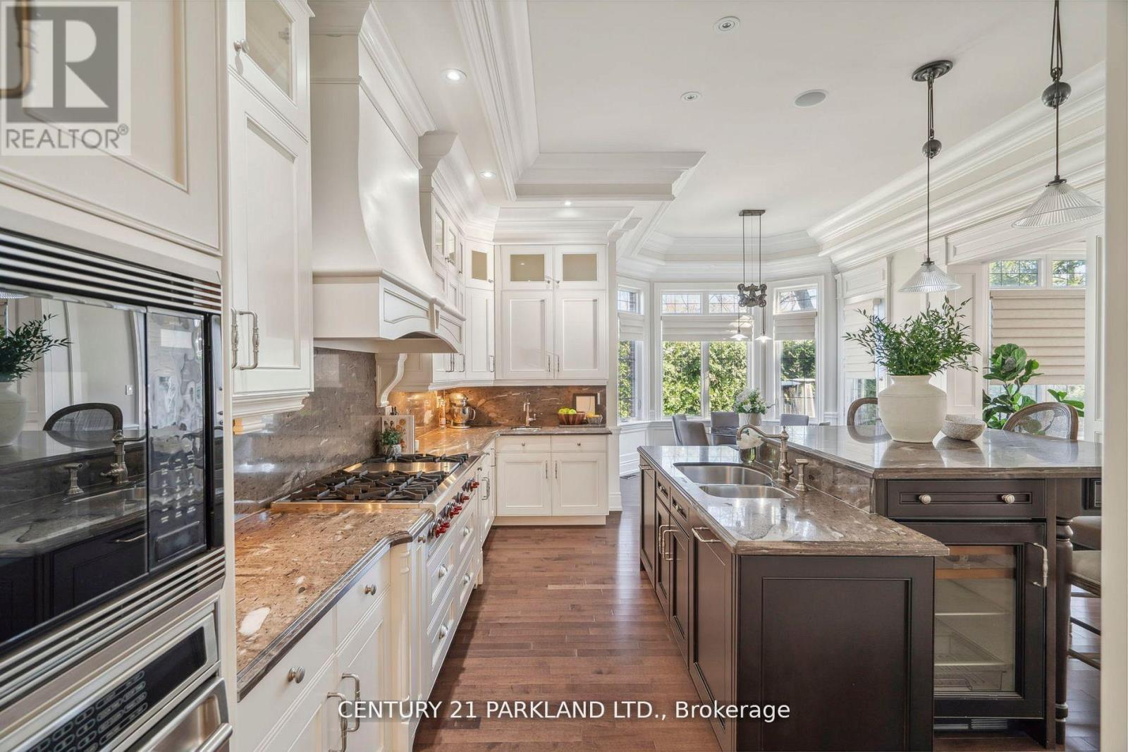 337 Kingsdale Avenue, Toronto, ON - Indoor Photo Showing Kitchen With Double Sink With Upgraded Kitchen
