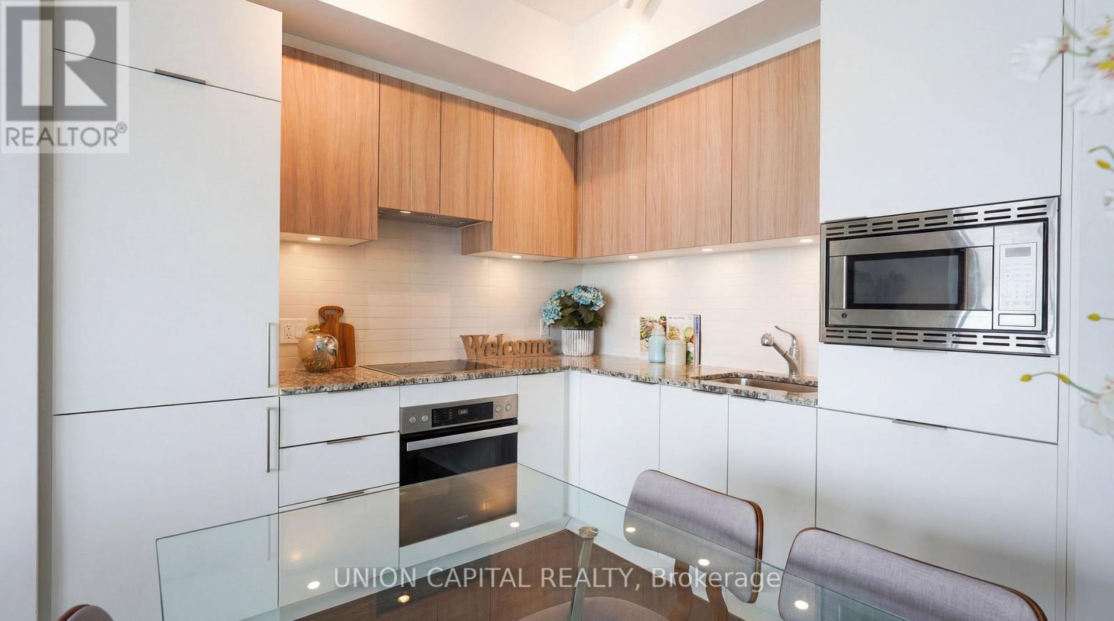 513 - 50 O'Neill Road, Toronto, ON - Indoor Photo Showing Kitchen With Upgraded Kitchen