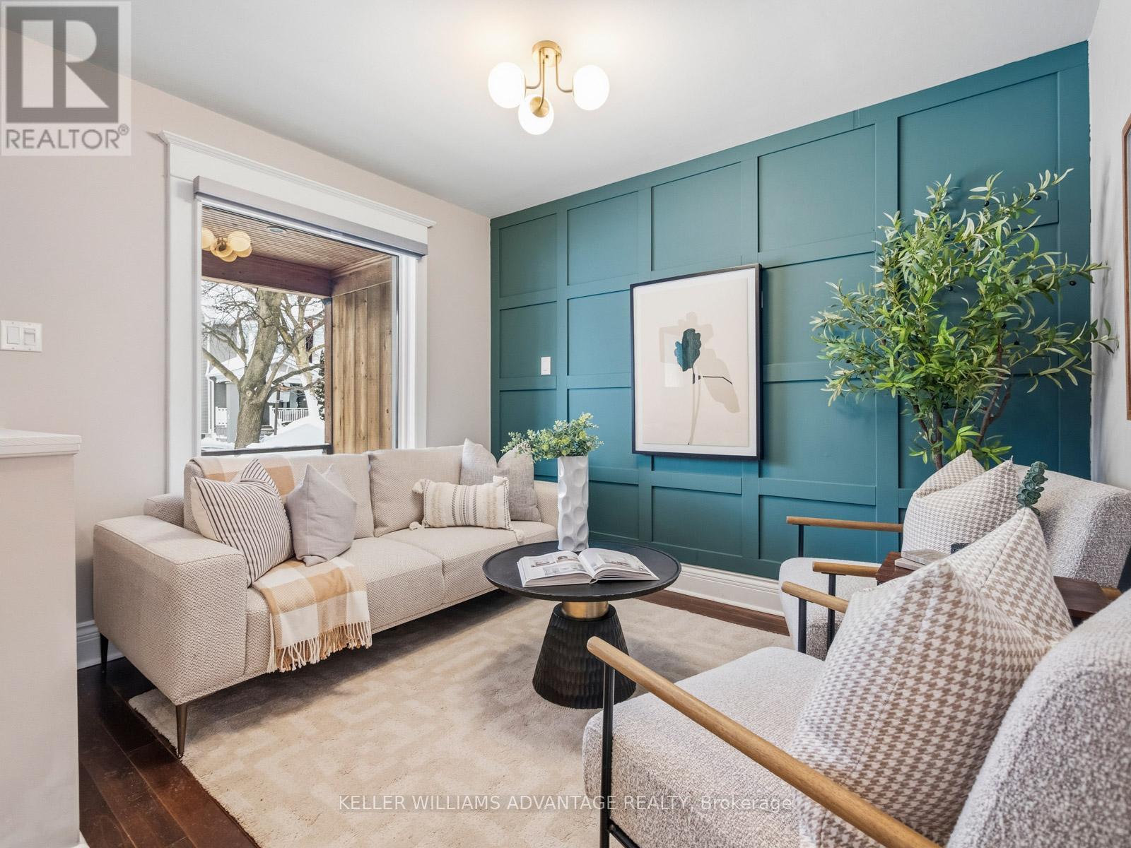 9 Condor Avenue, Toronto, ON - Indoor Photo Showing Living Room