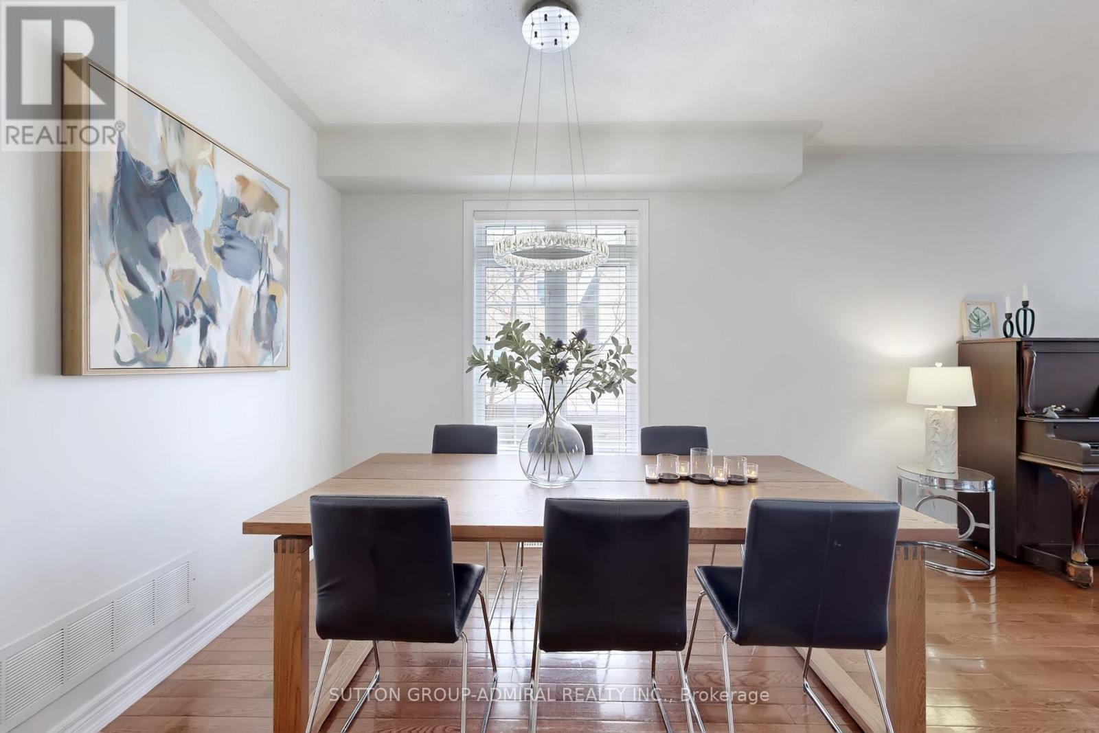 98 Dewpoint Road, Vaughan, ON - Indoor Photo Showing Dining Room