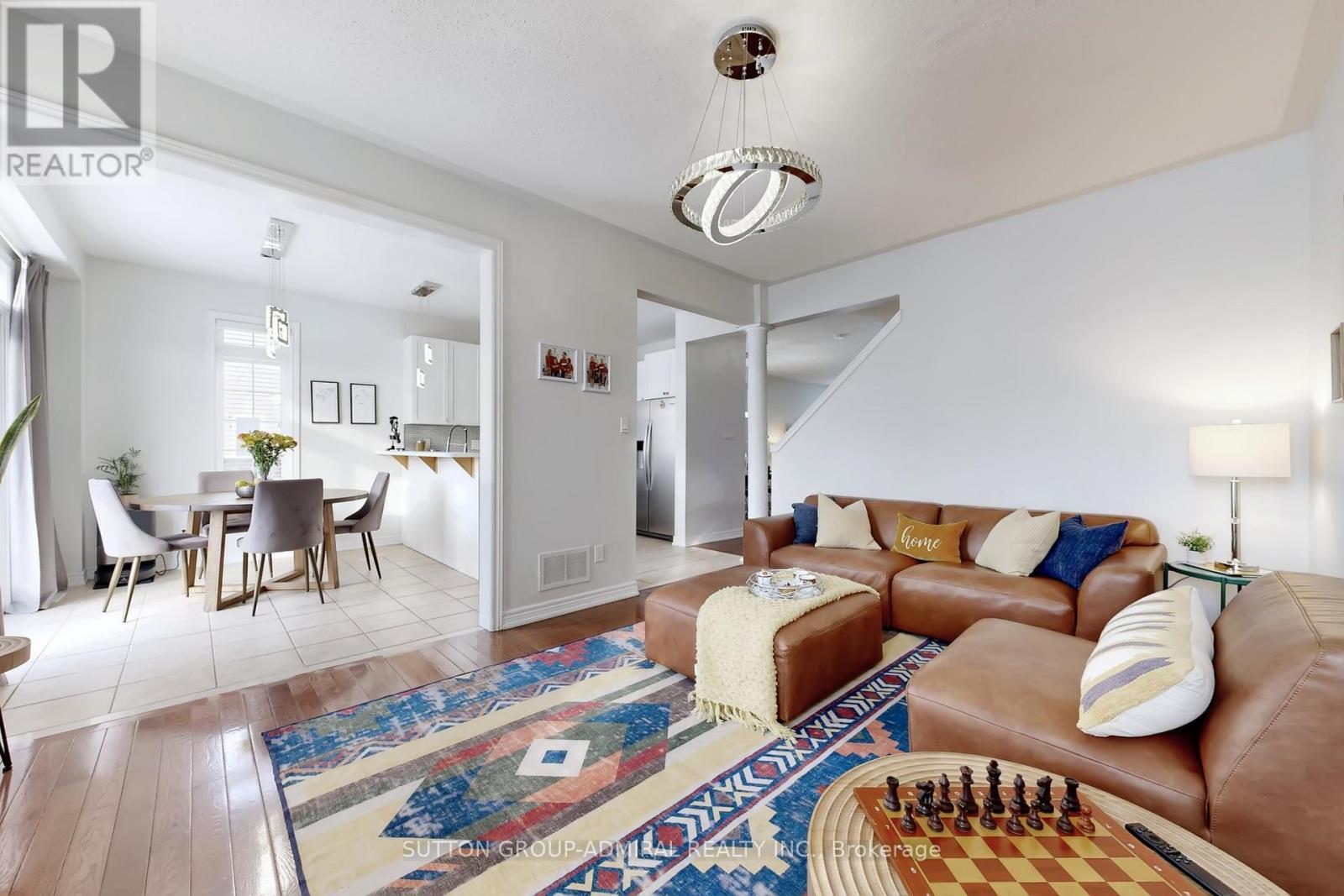 98 Dewpoint Road, Vaughan, ON - Indoor Photo Showing Living Room