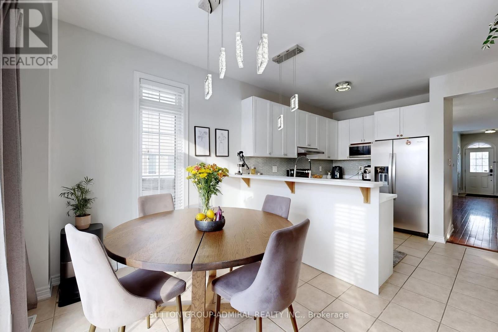 98 Dewpoint Road, Vaughan, ON - Indoor Photo Showing Dining Room