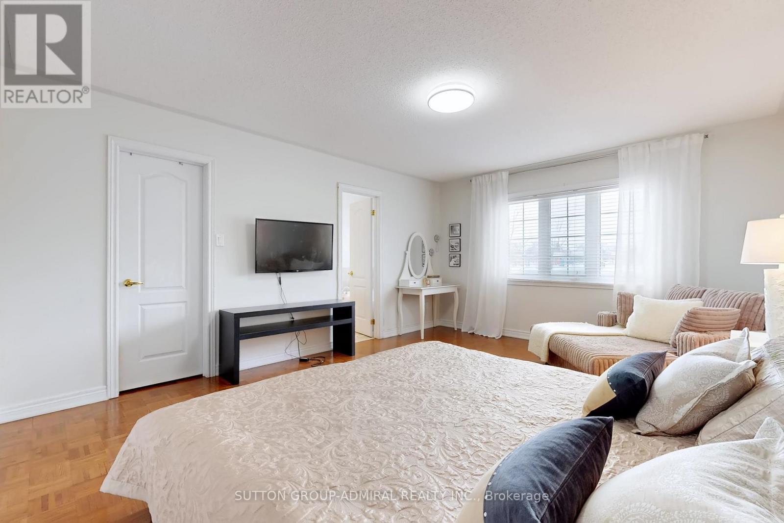 98 Dewpoint Road, Vaughan, ON - Indoor Photo Showing Bedroom