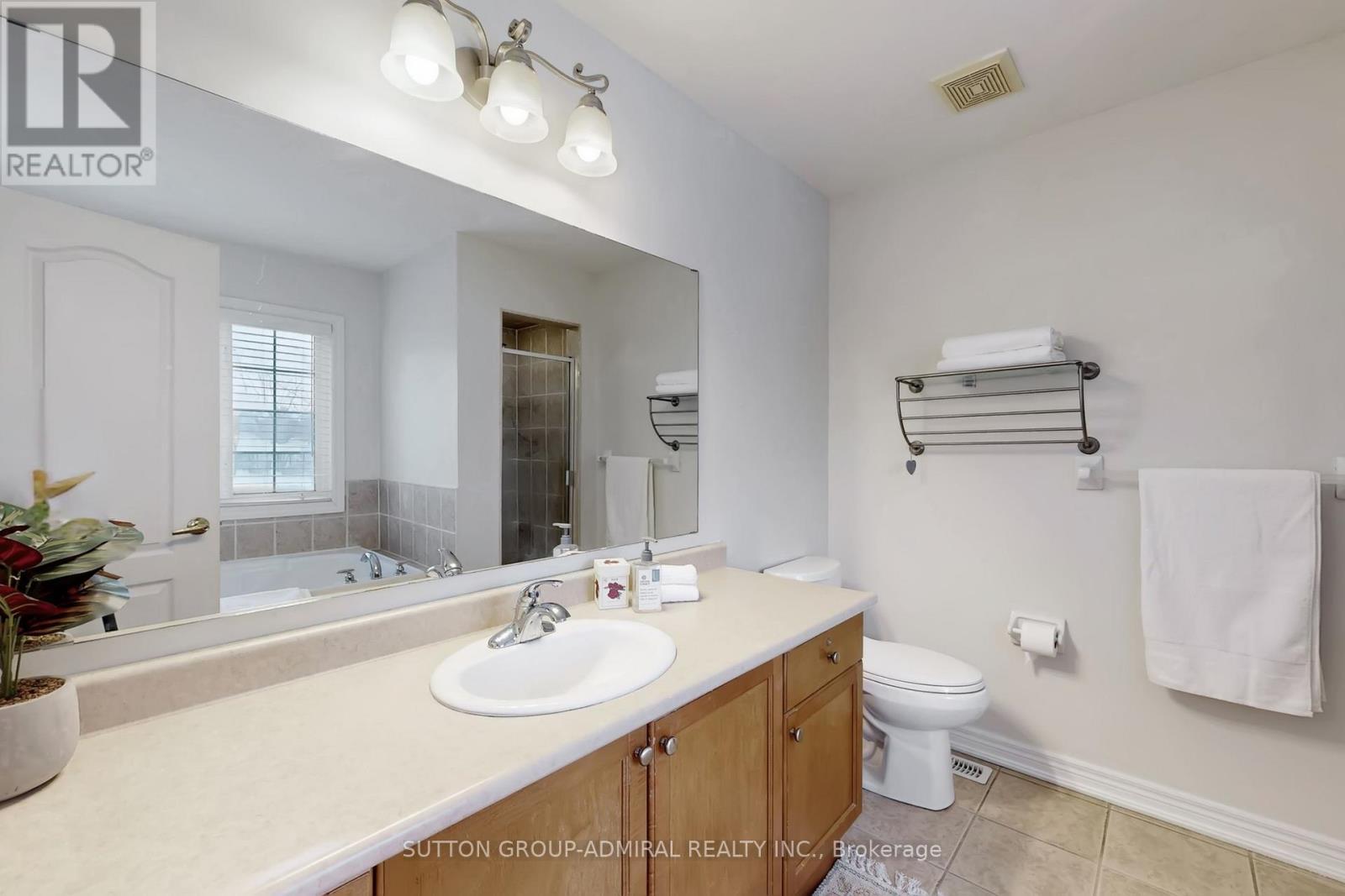 98 Dewpoint Road, Vaughan, ON - Indoor Photo Showing Bathroom