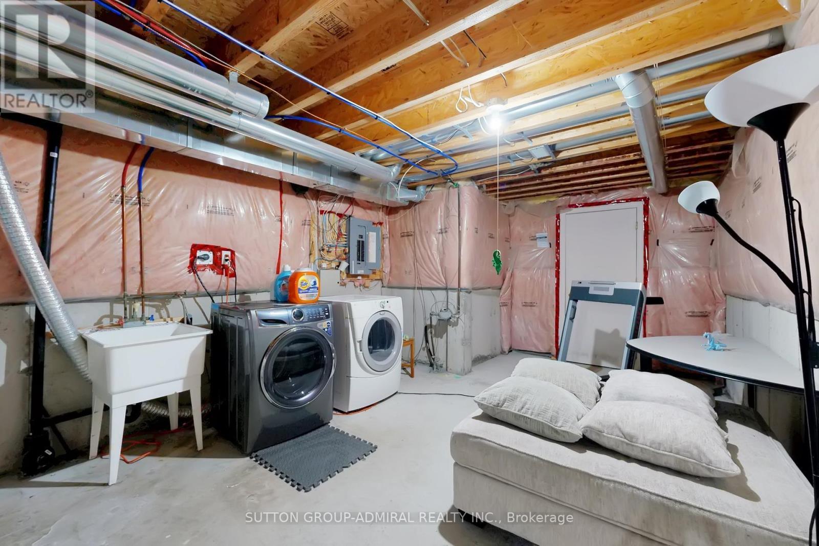 98 Dewpoint Road, Vaughan, ON - Indoor Photo Showing Laundry Room