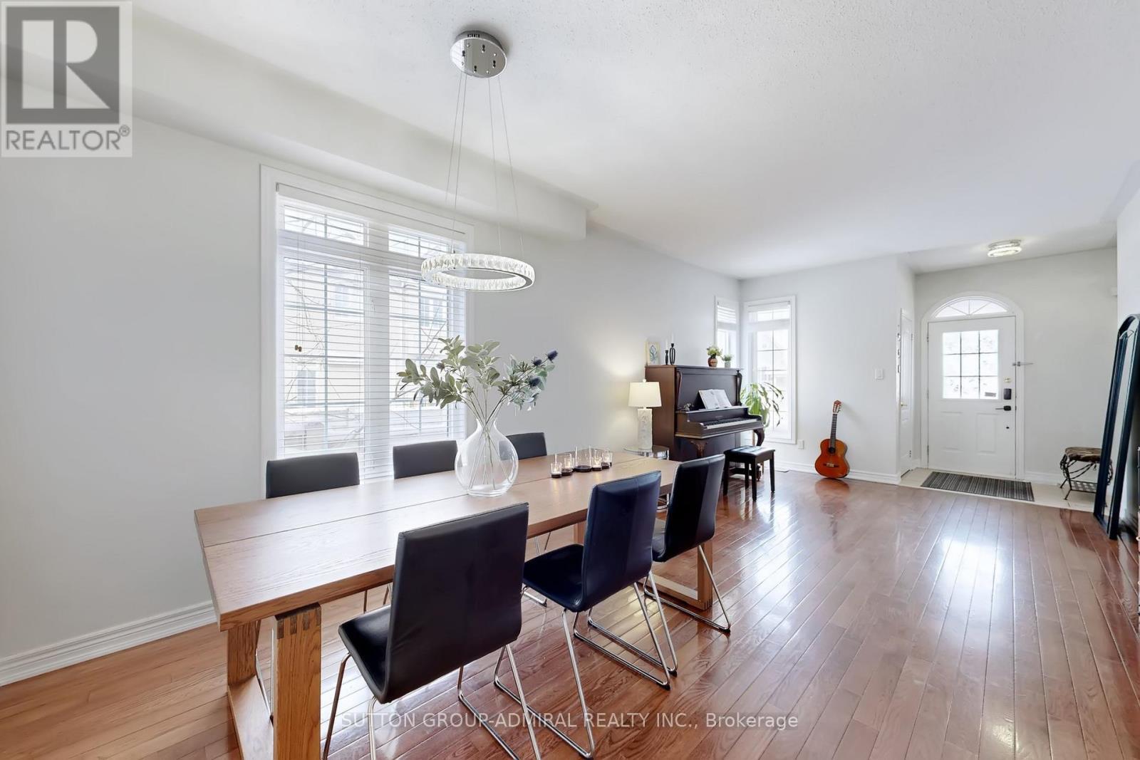 98 Dewpoint Road, Vaughan, ON - Indoor Photo Showing Dining Room
