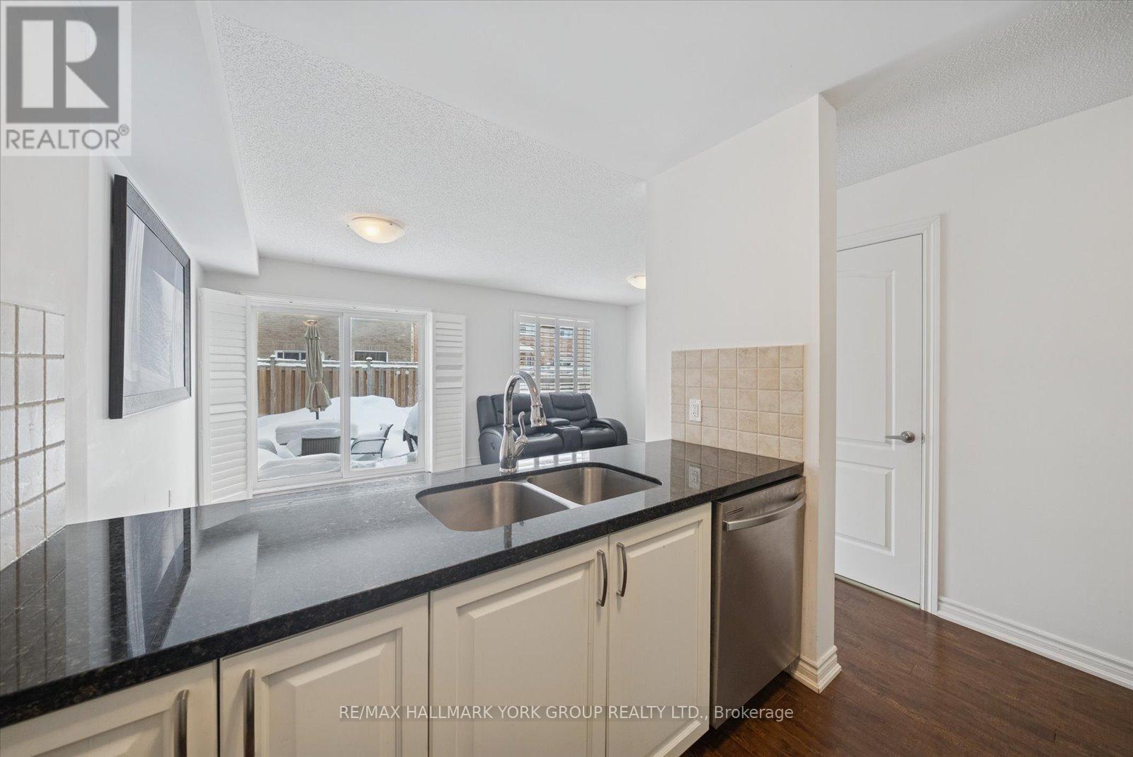 70 - 50 Southwoods Crescent, Barrie, ON - Indoor Photo Showing Kitchen With Double Sink