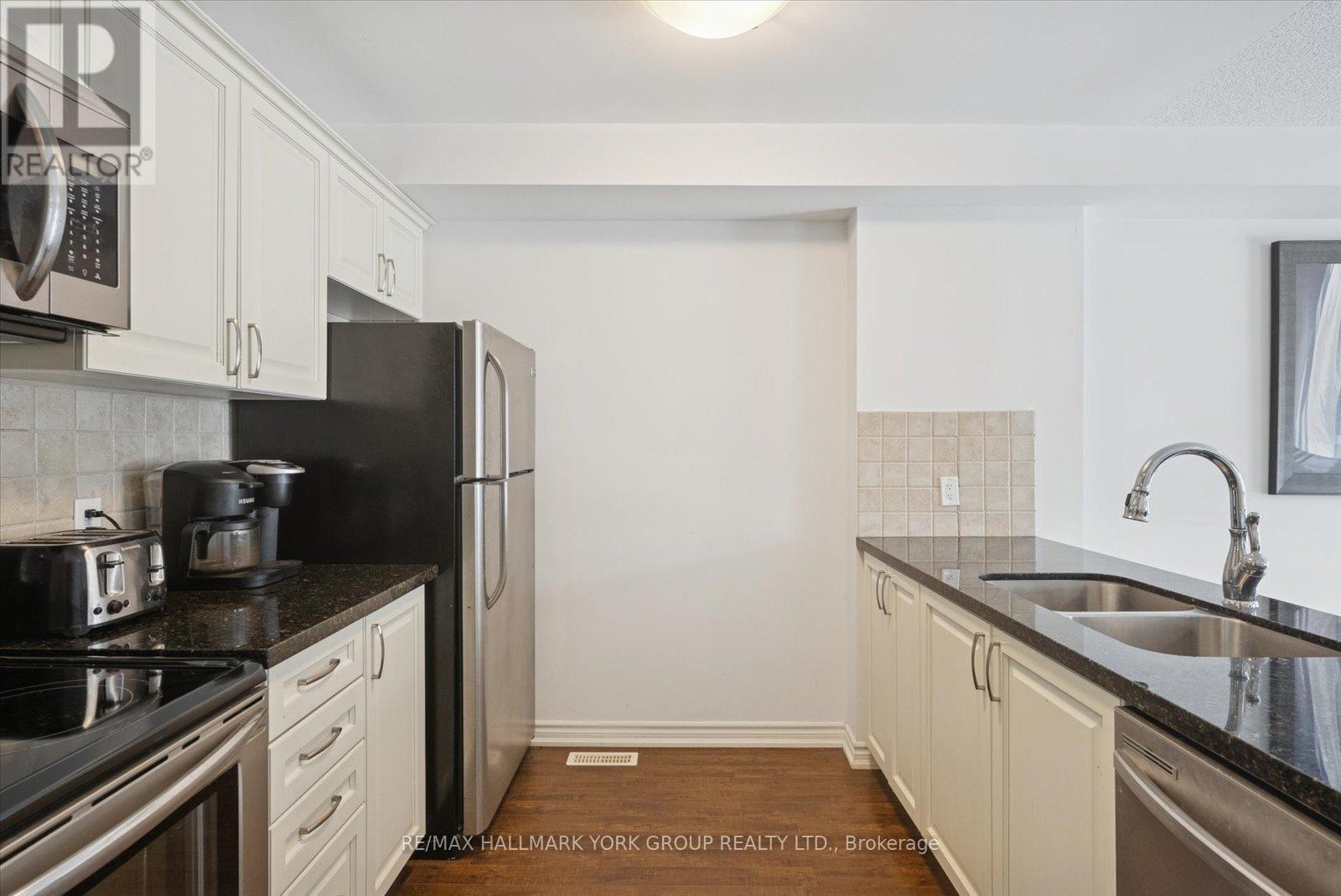 70 - 50 Southwoods Crescent, Barrie, ON - Indoor Photo Showing Kitchen With Stainless Steel Kitchen With Double Sink With Upgraded Kitchen