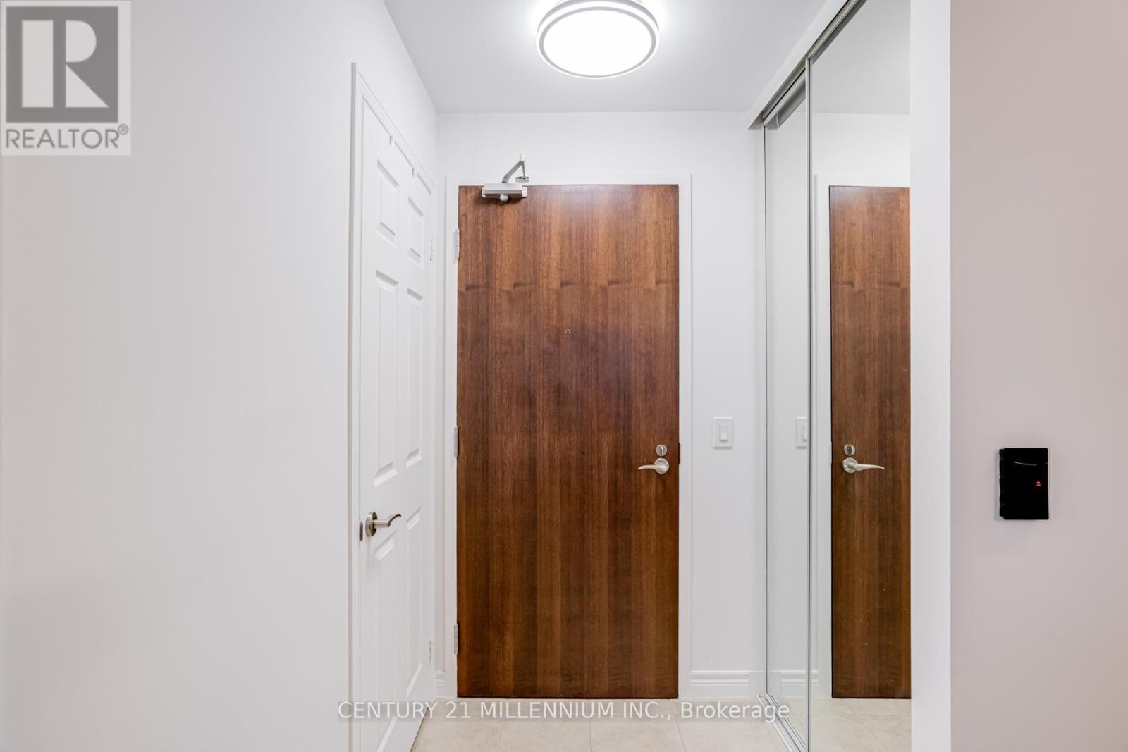 1607 - 339 Rathburn Road W, Mississauga, ON - Indoor Photo Showing Other Room