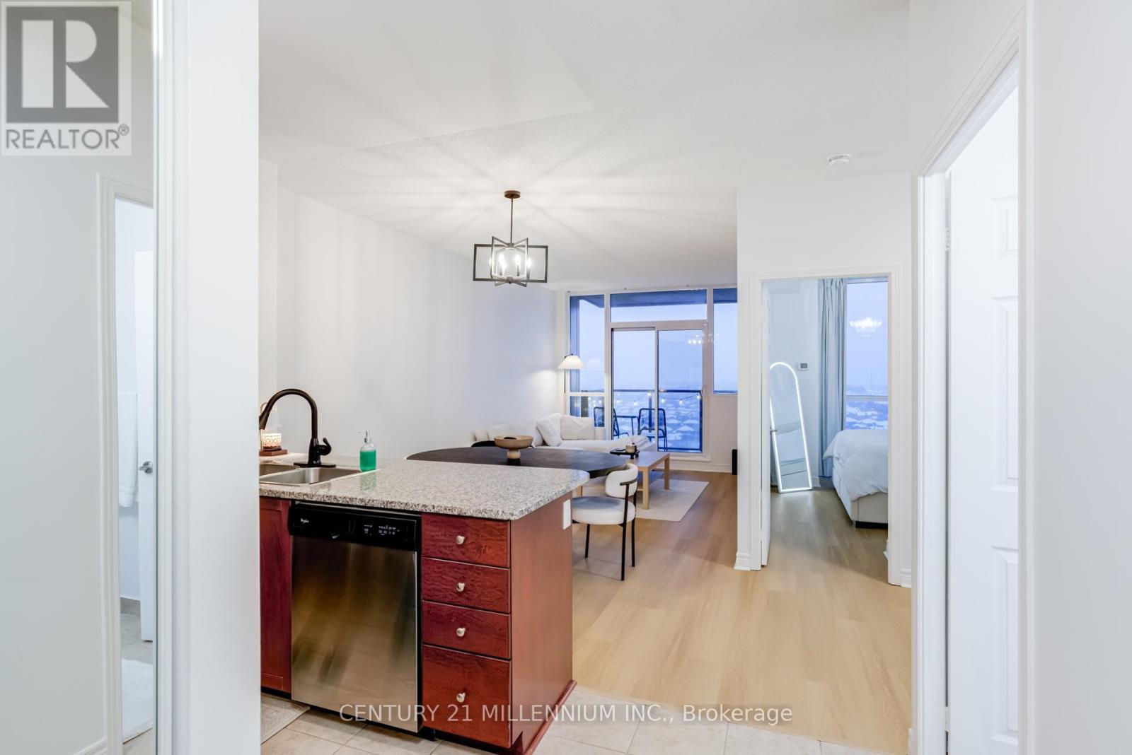 1607 - 339 Rathburn Road W, Mississauga, ON - Indoor