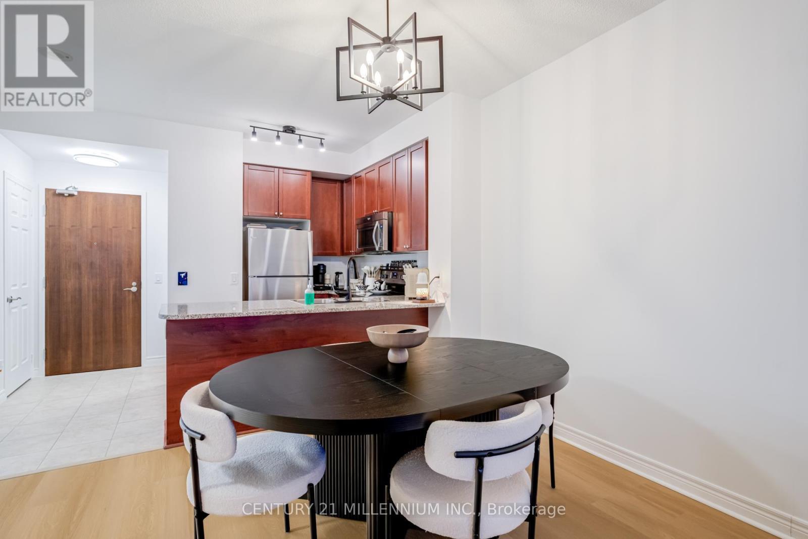 1607 - 339 Rathburn Road W, Mississauga, ON - Indoor Photo Showing Dining Room