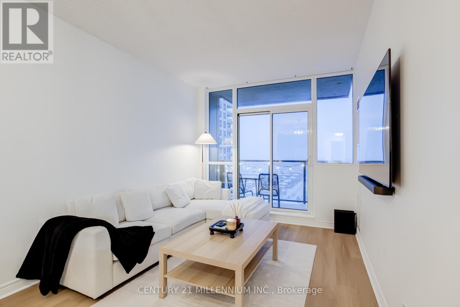 1607 - 339 Rathburn Road W, Mississauga, ON - Indoor Photo Showing Living Room