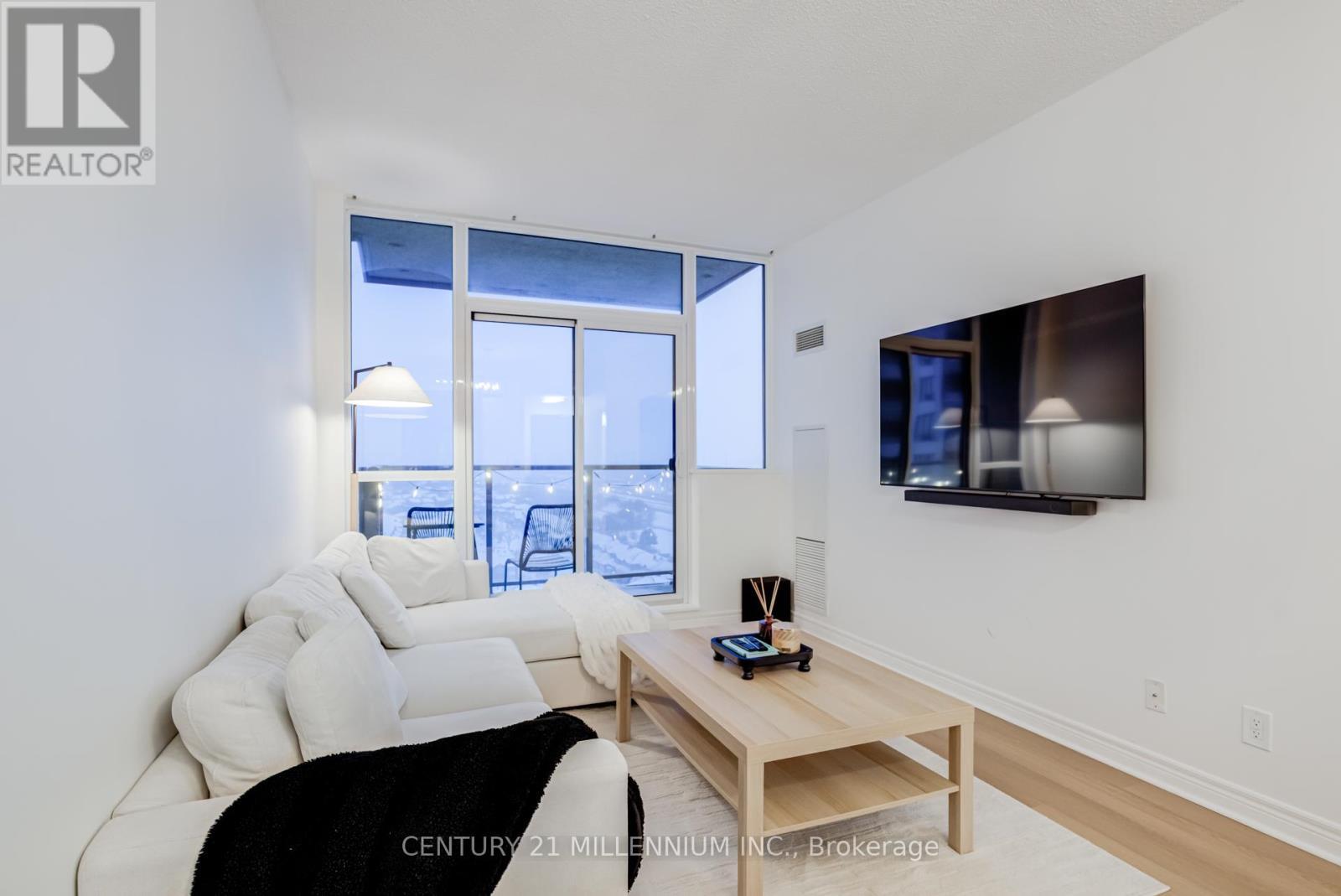 1607 - 339 Rathburn Road W, Mississauga, ON - Indoor Photo Showing Living Room