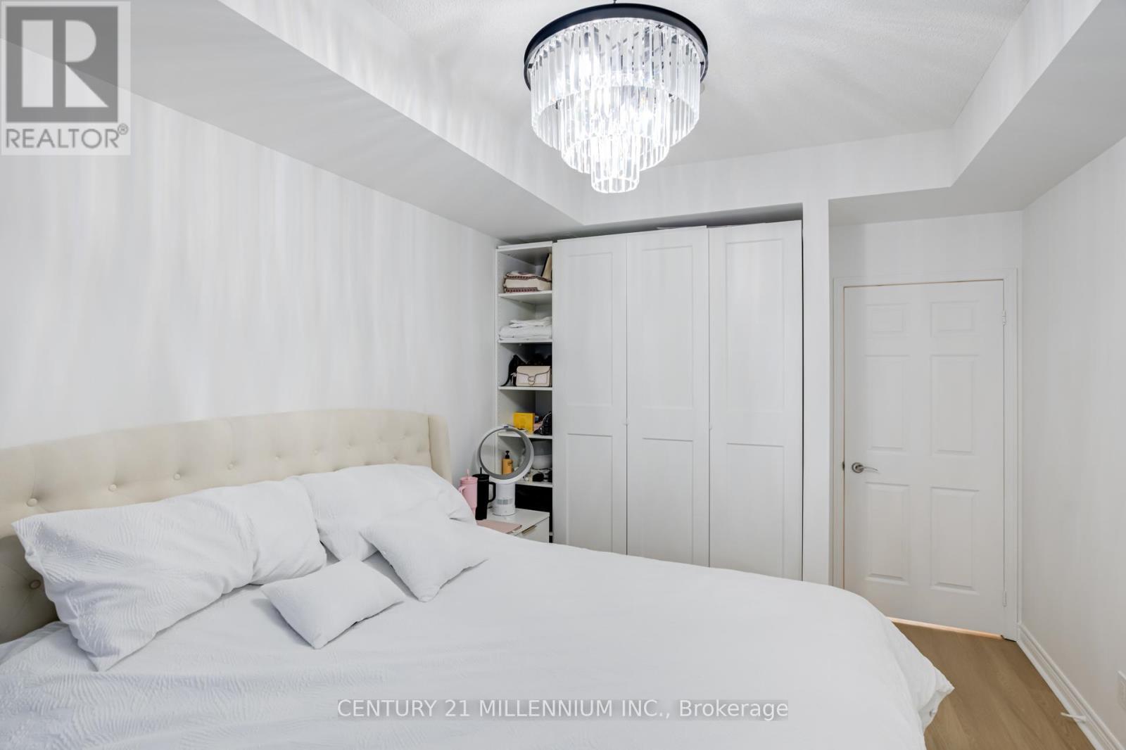 1607 - 339 Rathburn Road W, Mississauga, ON - Indoor Photo Showing Bedroom