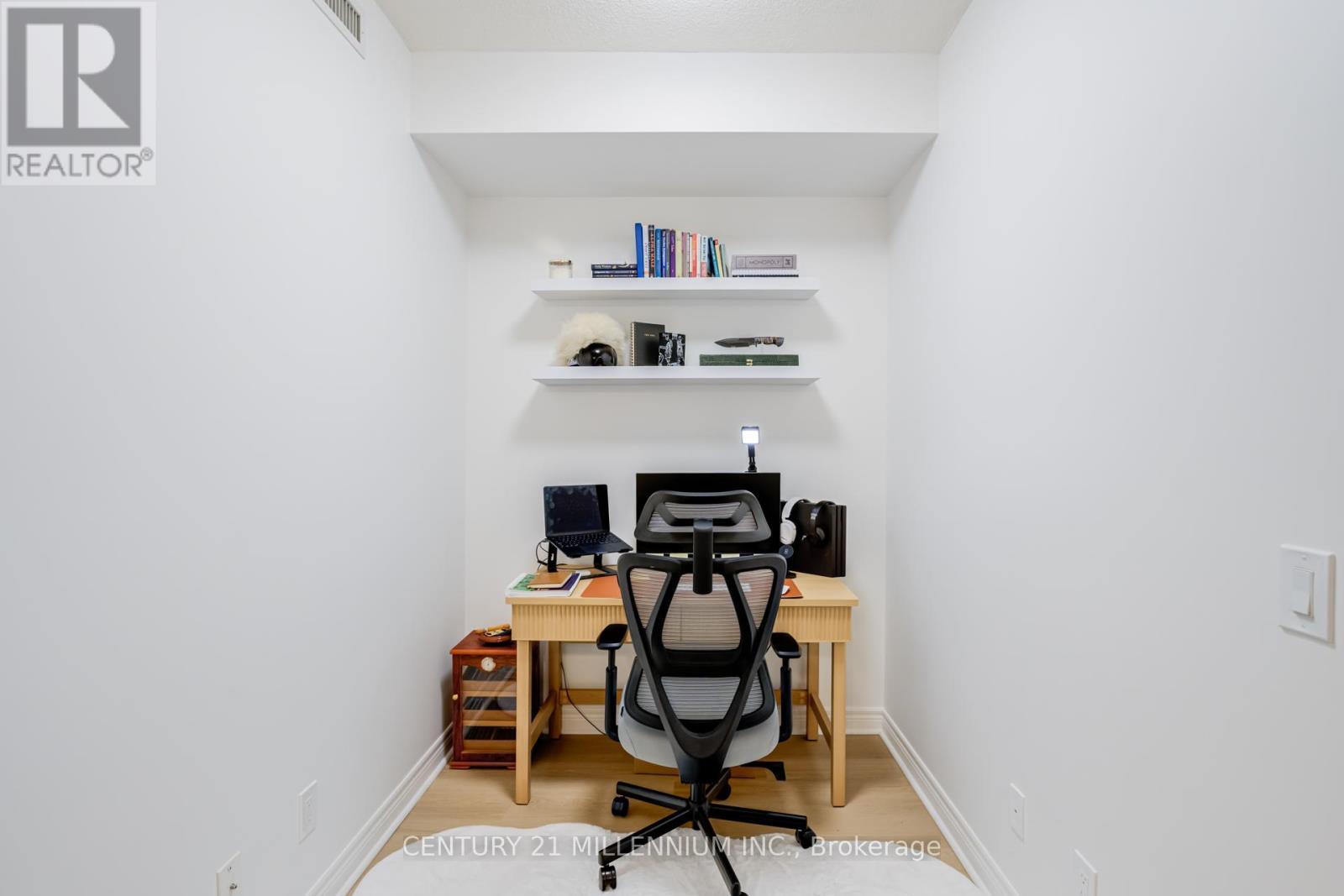 1607 - 339 Rathburn Road W, Mississauga, ON - Indoor