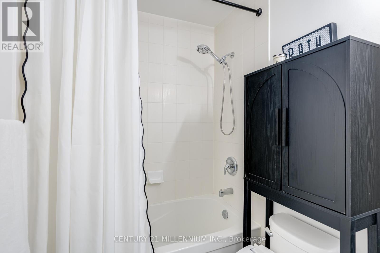 1607 - 339 Rathburn Road W, Mississauga, ON - Indoor