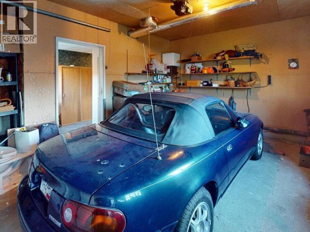 5439 Manson Ave, Powell River, BC - Indoor Photo Showing Garage